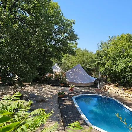 Glamping 5 Luxury tent